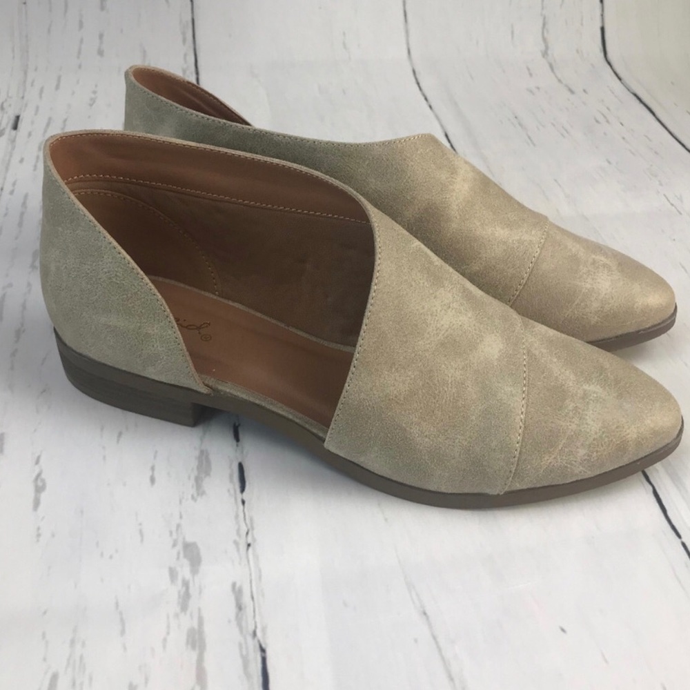 NIB Qupid Joy side cut-out flats